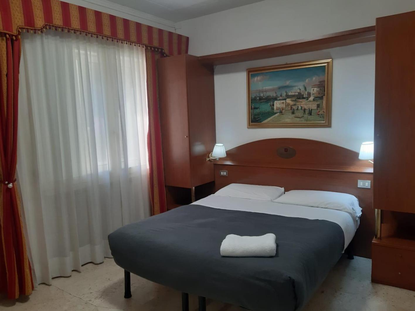 Hotel Tito Mestre Eksteriør bilde